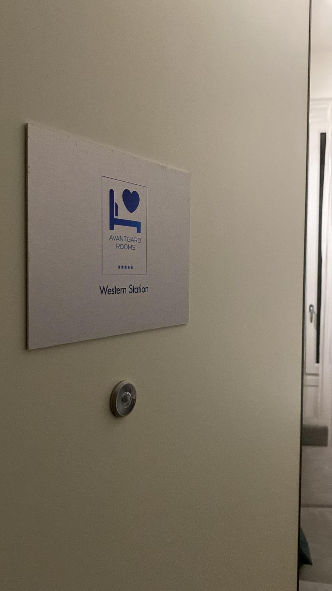 Avantgard Rooms Western Station Bologna Bagian luar foto