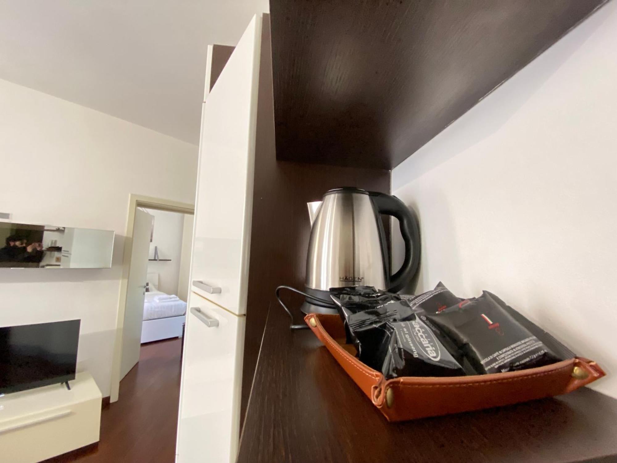 Avantgard Rooms Western Station Bologna Bagian luar foto