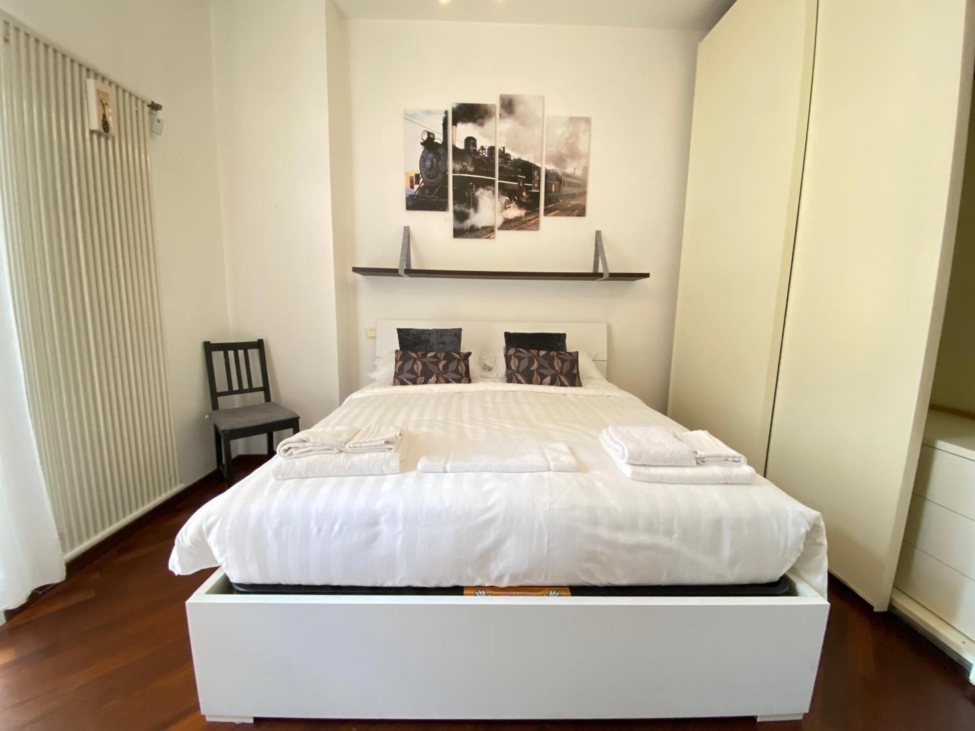 Avantgard Rooms Western Station Bologna Bagian luar foto